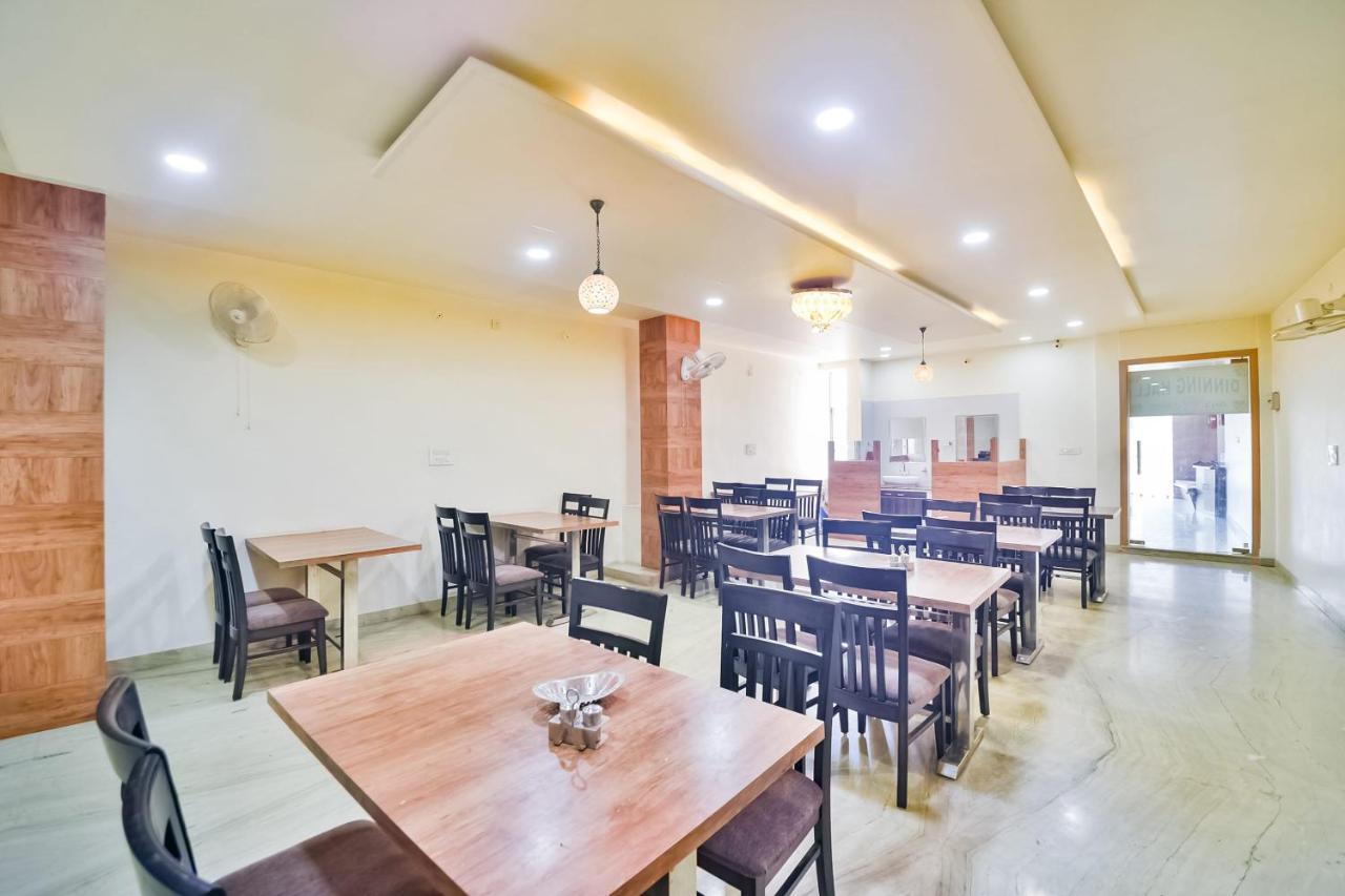 מלון קג'ורהו Capital O 23129 Chelsea Palace מראה חיצוני תמונה